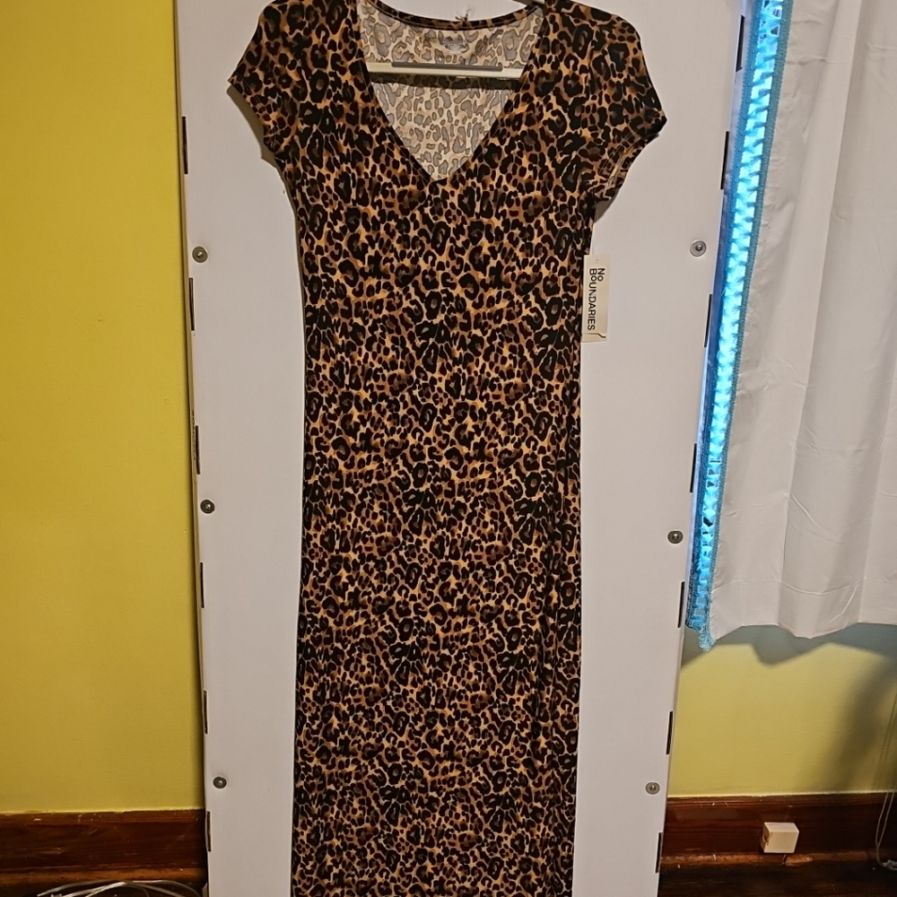 NWT Women's Medium (8-10) Leopard Print Maxi Dress No Boundaries